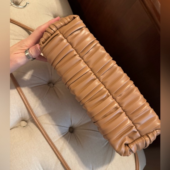 Pleated faux leather handbag - like new - Picture 3 of 6